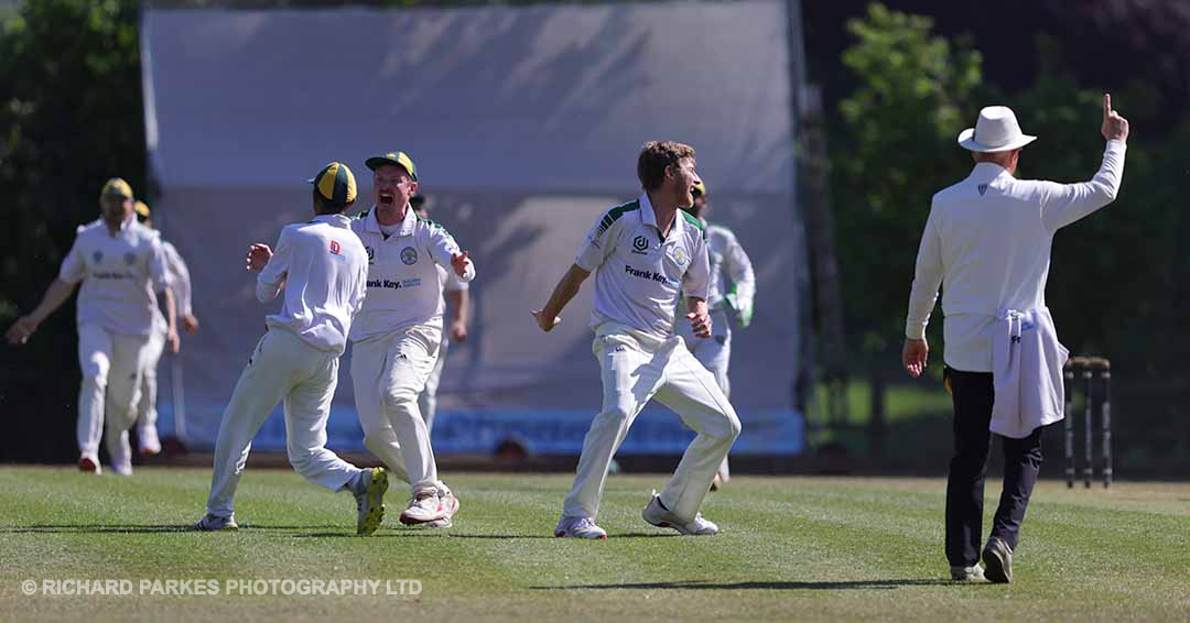 NottsPrem's tweet photo. Matchday 5 in the #NPL 

Notts &amp; Arnold 219 ao (48.5)
(Herath 79, Heran 55, Van Eekeren 3-25, Verma 3-39, Martin 2-38)

beat 

Papplewick 182 ao (45.4)
(Allom 68, Bhabra 50 &amp; 2-45, Moran 33, Walker 4-39)

by 37 runs

Pictures: @Cardigan1979 

@PapplewickCC | @NottsAndArnold https://t.co/UBpddKEnTx