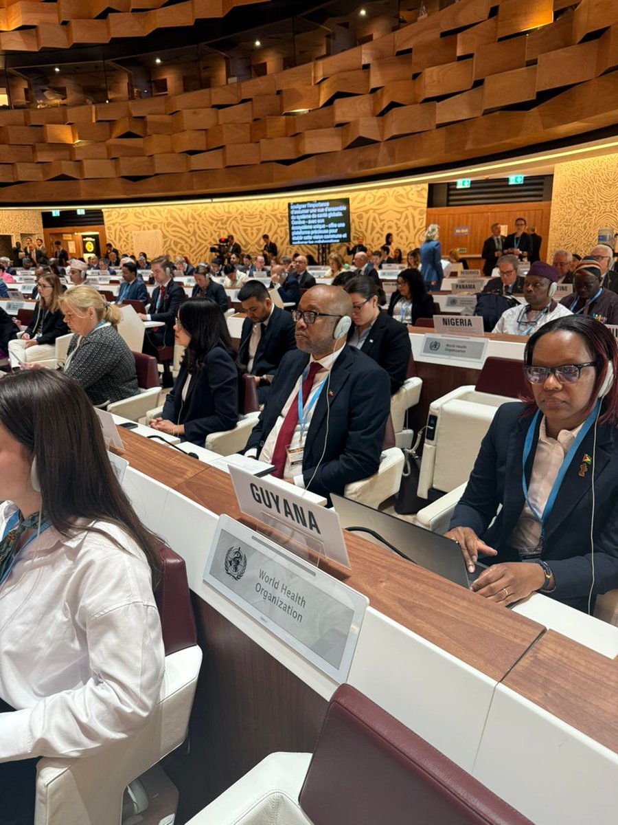 OPSOMSHaiti's tweet photo. En plénière à la #WHA78, le Dr Sinal Bertrand a salué la résilience des travailleurs de la santé en #Haiti, notant que, "malgré l’insécurité, les catastrophes et un système sous pression, nos professionnels continuent à soigner, vacciner, sauver des vies." 2/2
#OneWorldforHealth https://t.co/hYBisUa9O4
