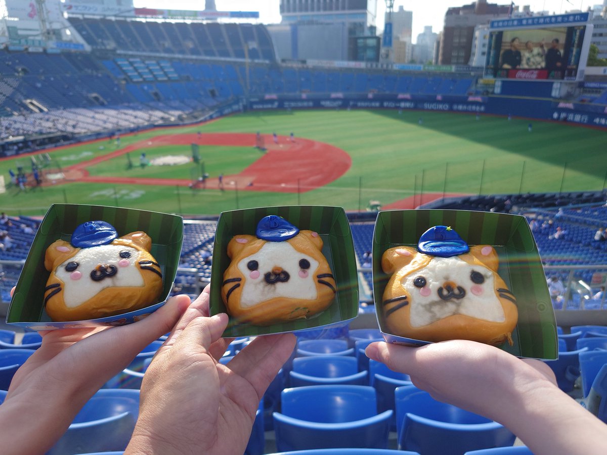 yasu_bay_life's tweet photo. ナイスゲーム✨
敏郎さん✨3ラン含む4打点👏
ケイもナイスピッチ⚾️
秀悟上段へデスターシャ💪
TAも右方向HR✨
大量得点ヽ(=´▽`=)ノ
シウゴウマイ弁当美味しい(´~`)
後輩ちゃん👧と初現地🏟️
BlueLightLive「miwa」最高✨
#横浜DeNAベイスターズ
#BlueLightLive https://t.co/rXGXVXHvIX