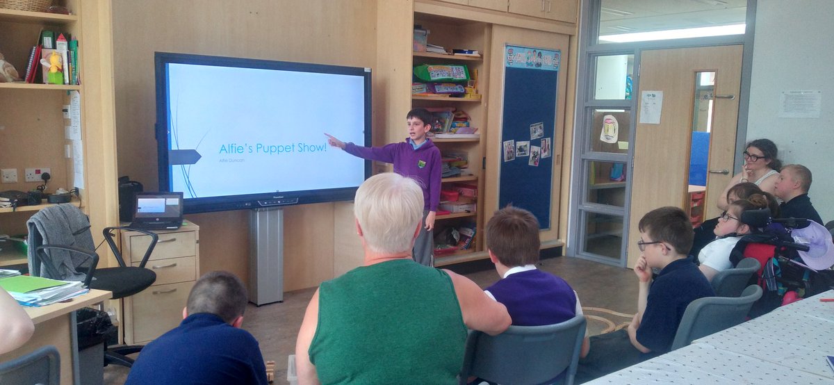 CraigmarlochP6's tweet photo. These pupils are presenting their own PowerPoints.The class really enjoyed each story and can't wait to share their own. https://t.co/AhhraBlwYB