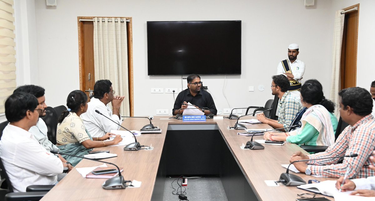 పెద్దపల్లి, మే -20:
-------------------------------------

🔅*డీ.ఈ.ఈ.టి ద్వారా వచ్చే అవకాశాలను యువత పూర్తి స్థాయిలో వినియోగించుకోవాలి...జిల్లా కలెక్టర్ కోయ శ్రీ హర్ష*.

🔅**డీ.ఈ.ఈ.టి పని తీరు పై సంబంధిత అధికారులతో రివ్యూ నిర్వహించిన జిల్లా కలెక్టర్*