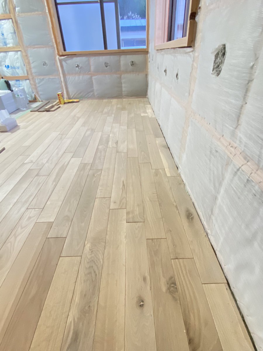 種をまいたり、収穫したり、旬をいただいたり、床をはったりしながら過ごしています。