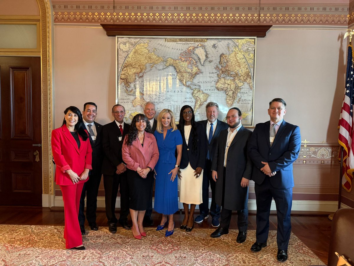 Excelente tiempo de trabajo con <a href="/Paula_White/">Paula White-Cain</a> . Sabemos que Dios tiene grandes planes .