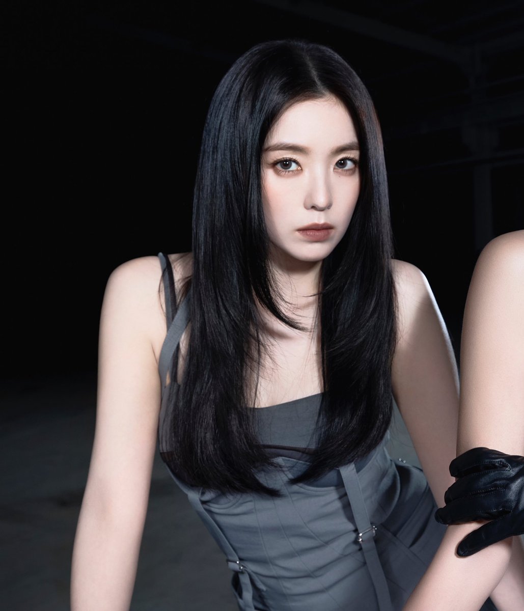 picsofirene's tweet image. she knows she is HOT