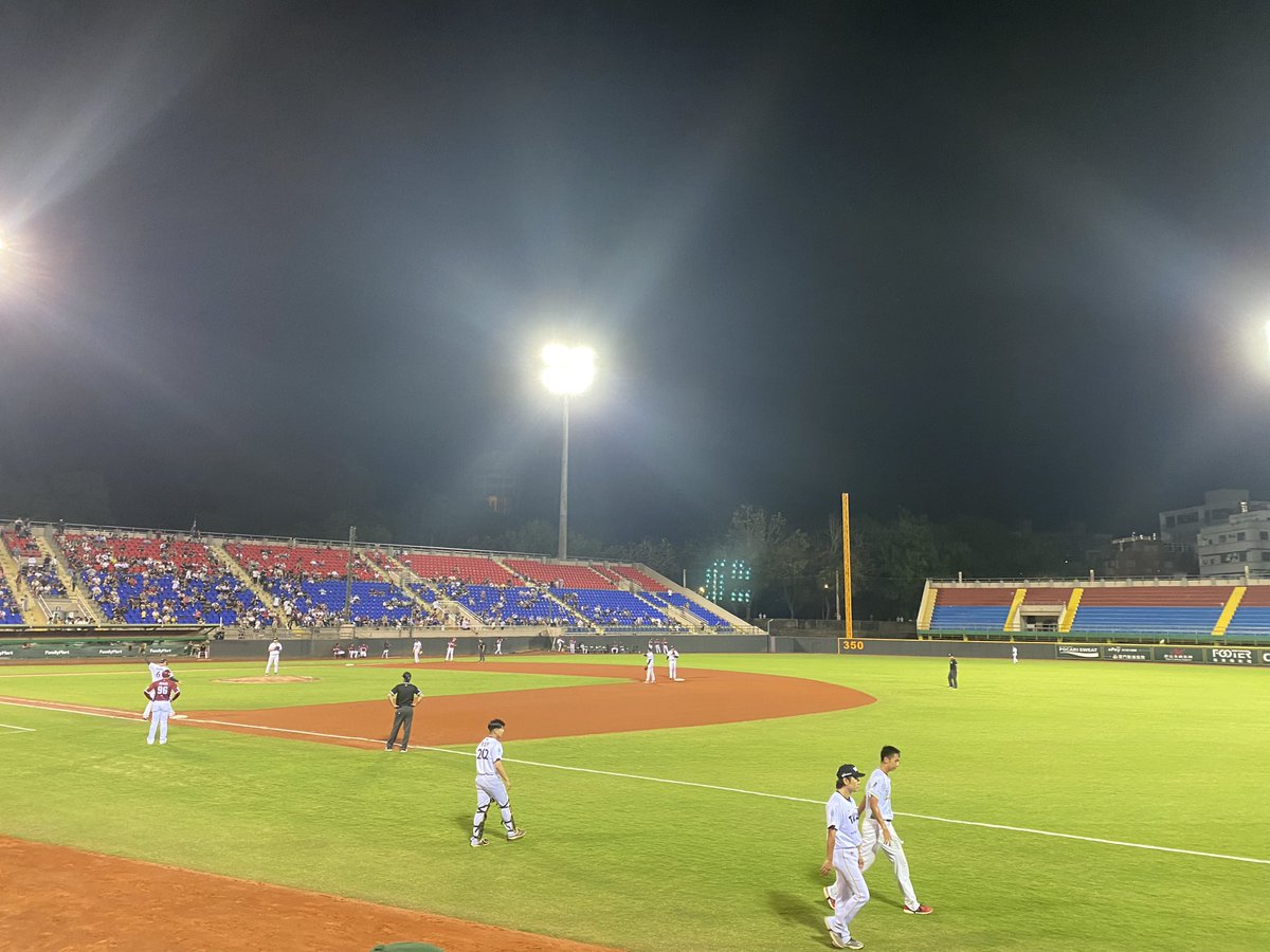 chenamber's tweet image. I drove to the stadium today, so no beer for me 😰
#CPBL