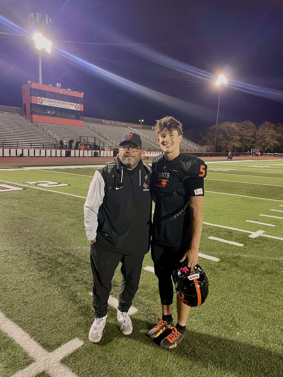 CoachMelvin49's tweet photo. Huge shout out to @KeeganSean11 for stopping by last night and bringing me a hoody of his college!  THEE OSU!  So happy for you!  Anything you need, let me know buddy! ⚜️❤️ https://t.co/ly2lLovH0V