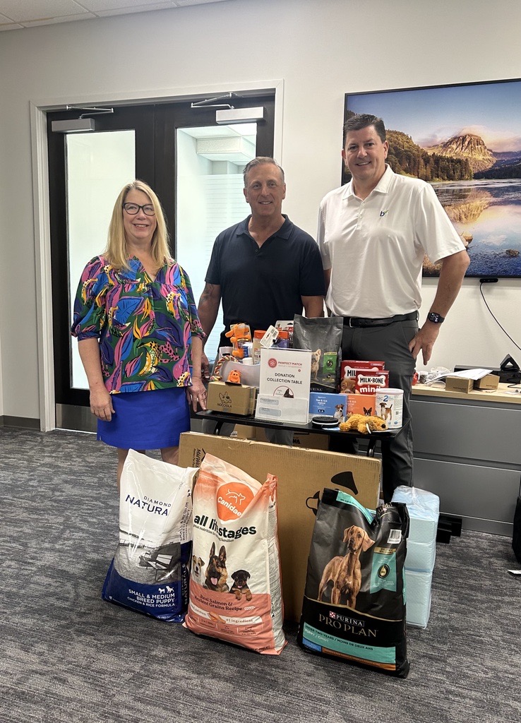 bchexscreens's tweet image. This morning we had the pleasure of welcoming the founder of Pawfect Match Rescue &amp;amp; Rehabilitation to Bchex! 🐾

Pawfect Match is a local organization dedicated to rescuing and rehoming dogs in need, and we’re proud to support their mission.🐶🦴

#PawfectMatch #BchexForGood