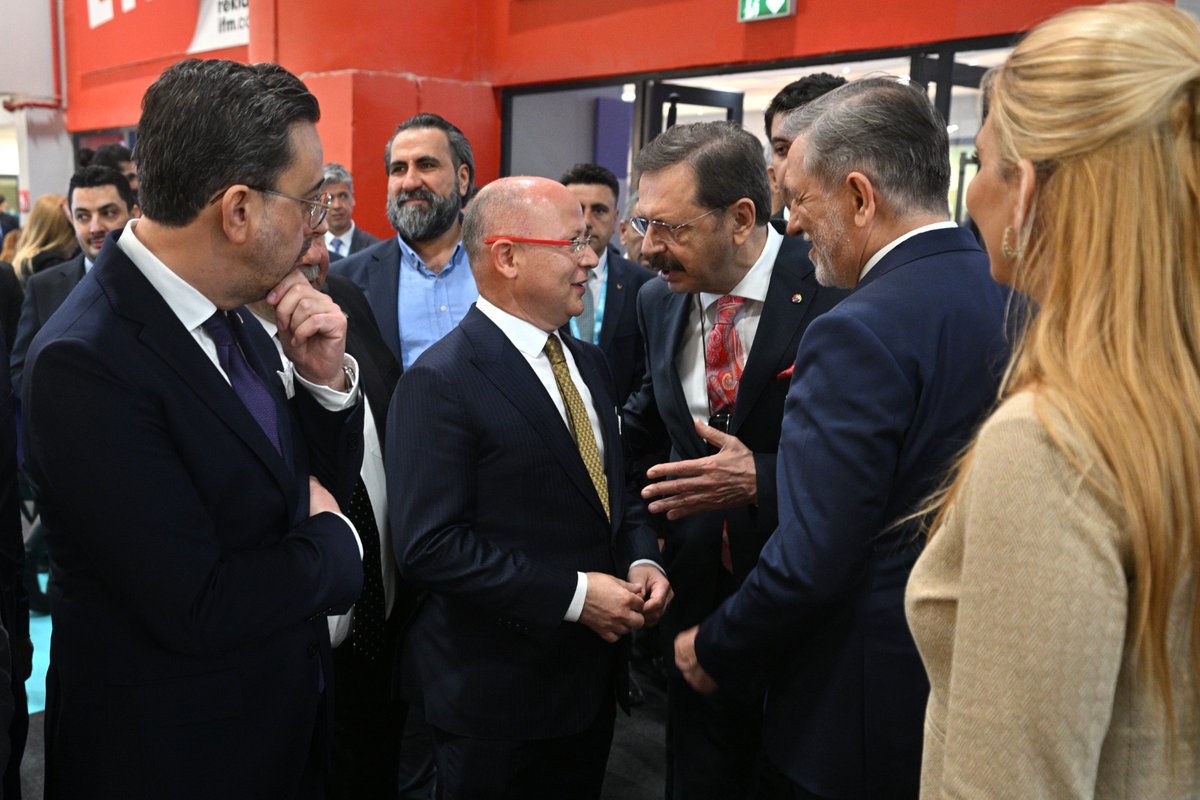 davutgurkan's tweet photo. Ticaret Bakanımız Sayın Ömer Bolat'ın katılımıyla açılışını gerçekleştirdiğimiz, ulusal ve uluslararası çok sayıda firmanın katılımıyla İstanbul Fuar Merkezi'nde düzenlenen HOMETEX 2025 – Ev Tekstili Fuarı’ndayız.

TETSİAD ve KFA Fuarcılık başta olmak üzere, sektörün küresel aktörlerini bir araya getirirken Türk tekstilinin tasarım, inovasyon ve üretim gücünü bir kez daha sergilediğimiz bu kıymetli organizasyonda emeği geçen herkese teşekkür ediyorum.

Türkiye Yüzyılı’nda da üretim ve ihracatla küresel rekabetin merkezinde olmayı sürdüreceğiz!

@omerbolatTR
