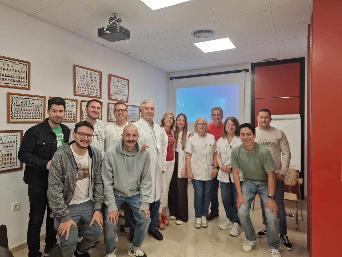 ❤️Sesiones conjuntas entre médicos de familia y cardiólogos: clave para mejorar la continuidad asistencial y el manejo integral del paciente.

🫂Una actividad del proyecto #CarPriMur que refuerza la coordinación entre compañeros.

#MedicinaFamiliar #TrabajoEnEquipo