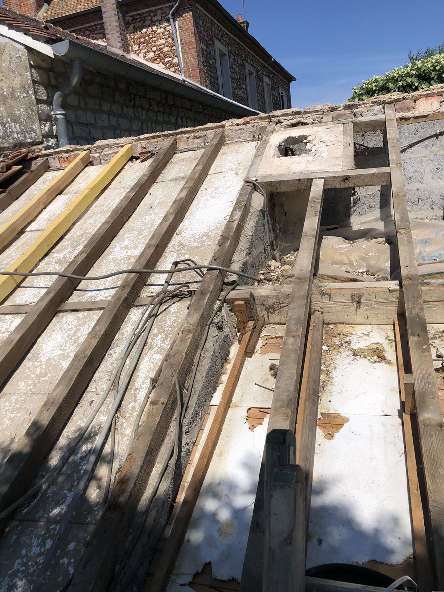 Couverture_77's tweet photo. #couverture77 et #rénovation de #toiture #charpente https://t.co/eWI6yCAQWW