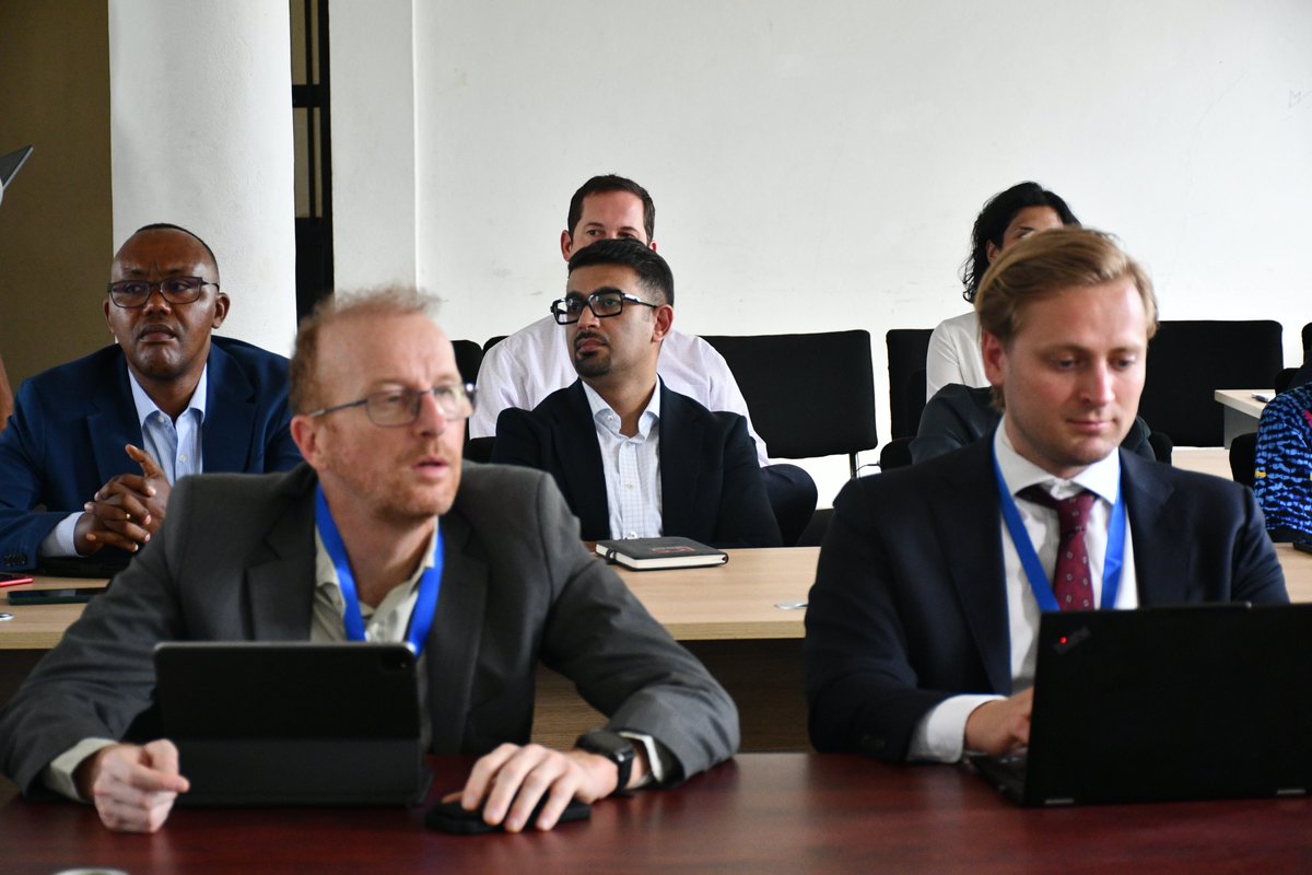 mrmeict's tweet photo. Une réunion tenue ce mardi 20/05/2025 au cabinet du @minergiemine1 à l'endroit des hauts cadres du ministère et la délégation de WEZAPOWER, l'échange porté sur la discussion du contrat PPP entre @Regideso_bdi et #Wezapower https://t.co/mmurZ5cn8d