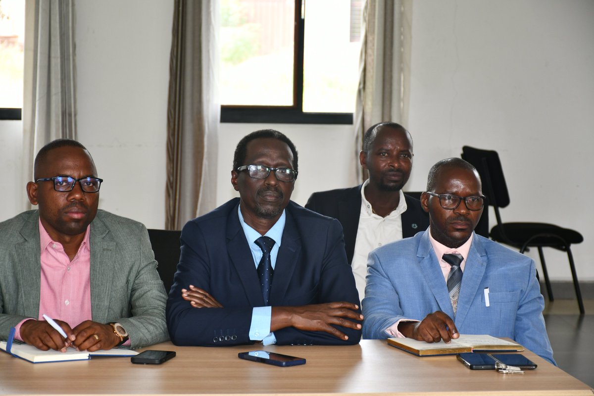 mrmeict's tweet photo. Une réunion tenue ce mardi 20/05/2025 au cabinet du @minergiemine1 à l'endroit des hauts cadres du ministère et la délégation de WEZAPOWER, l'échange porté sur la discussion du contrat PPP entre @Regideso_bdi et #Wezapower https://t.co/mmurZ5cn8d