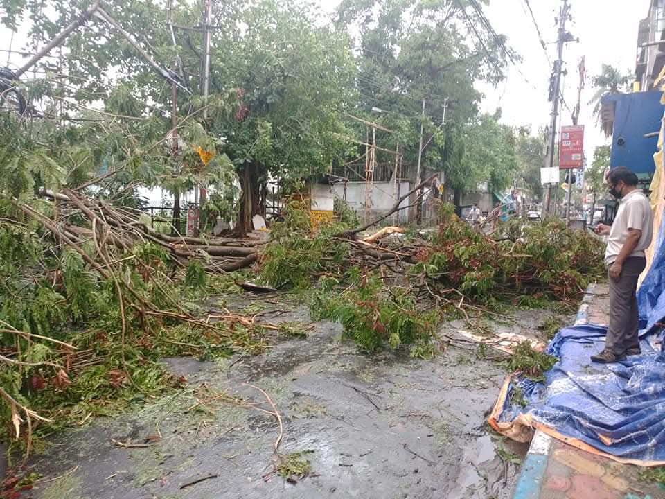 bladeit's tweet photo. 5 years of Cyclone #Amphan #Kolkata will never forget. https://t.co/0p05XNV7Ti