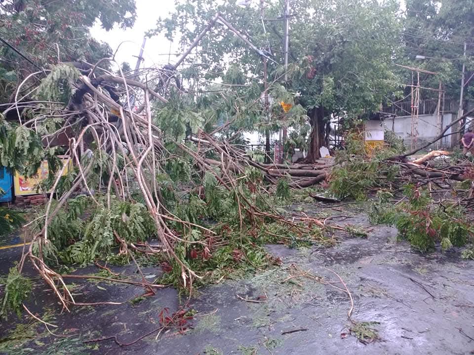 bladeit's tweet photo. 5 years of Cyclone #Amphan #Kolkata will never forget. https://t.co/0p05XNV7Ti