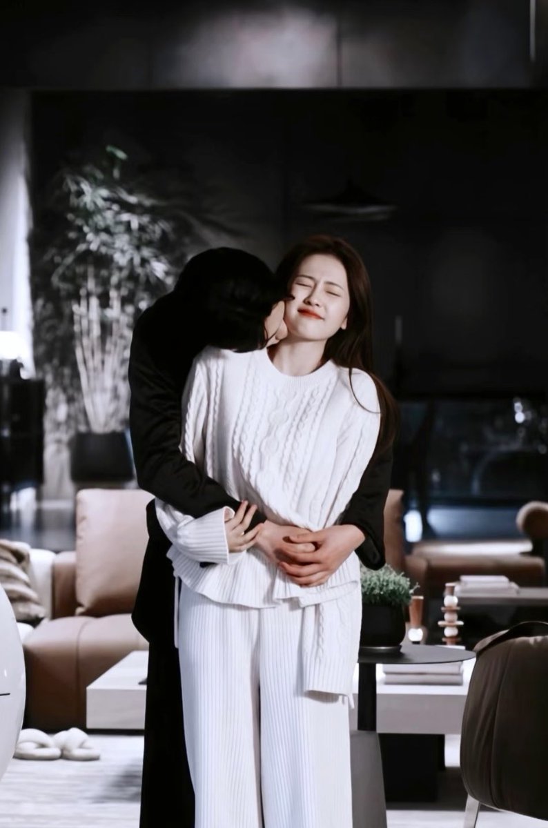 jueais's tweet photo. 520快乐, 宝宝。🤍
thank you for building a fire
around my world just to keep me warm.
for letting me be the leading lady and heroine of your life &amp; story, i love you lotties. https://t.co/xoIDkeDVTo