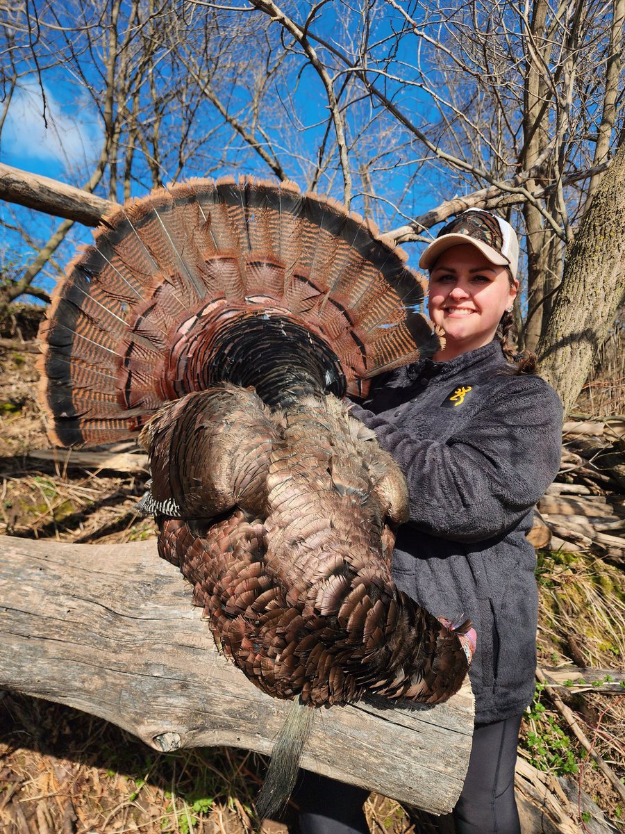 It's Turkey Tuesday! Team member Tessa Nyhus had a successful season in Wisconsin. What a beautiful tom!

#Browning #IAmBrowning #TurkeyTuesday #HuntressView