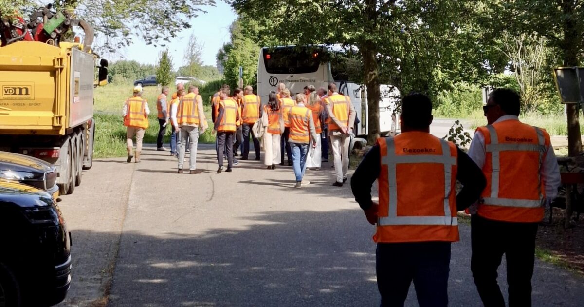 De CHIO Vastgoed Club was on tour. Ze bezochten het A13/A16 project. Super interessant! Goed ook om te zien dat deze @CHIOrotterdam business club een sterk groeiende belangstelling heeft.
sowo.kr/Rc7xuQbj