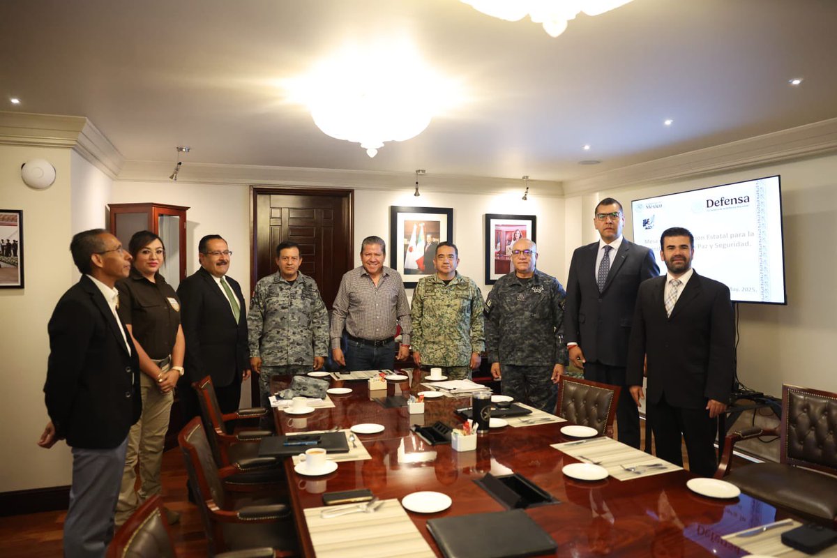 Desde la Mesa Estatal de Construcción de Paz evaluamos y planificamos las acciones en materia de seguridad. Diariamente trabajamos de manera coordinada para seguir avanzando en la pacificación de Zacatecas.

#PazEsBienestar