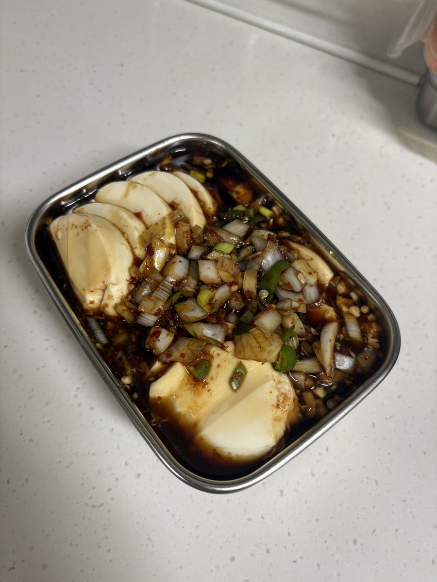 순두부에 양념장 부어서 하루 냉장숙성~~ 밥 위에 두부 올리고 김가루 올려서 쓱싹 비벼먹기