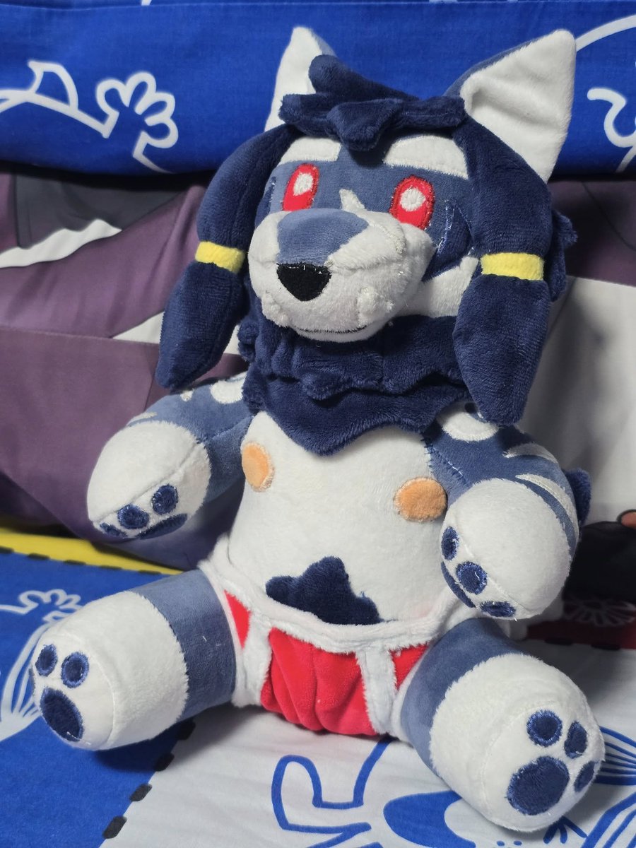 I’ve received BigWolf, thank you so much! ❤️

Plushie commission by <a href="/SontanaW/">lindigol Cat Sìth</a>