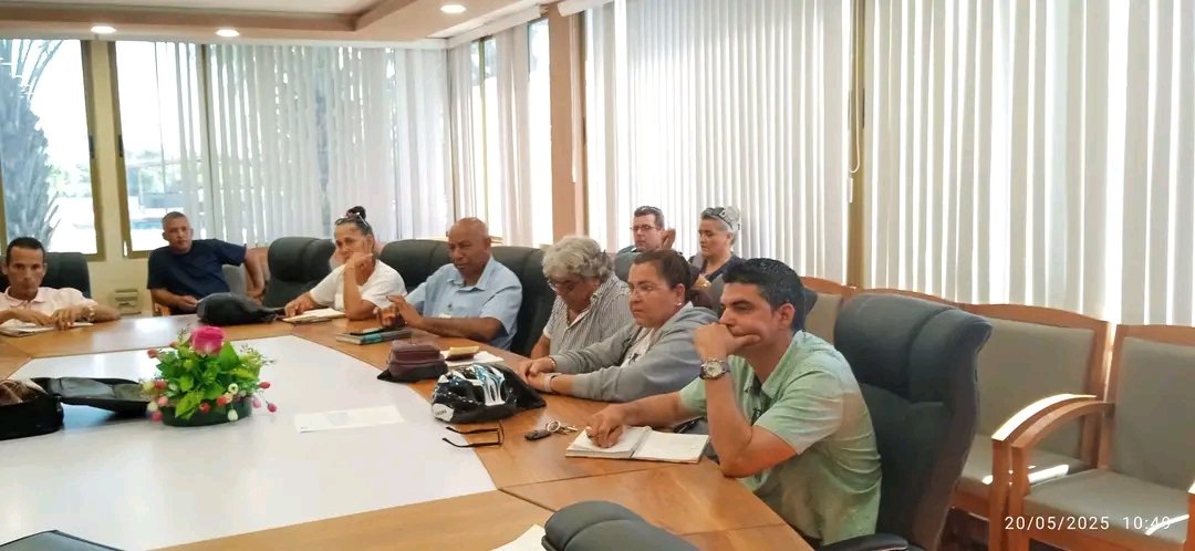 Participa  Vladimir Laza García, Directivo del INRH, en la reunión de chequeo a las inversiones y mantenimientos en el territorio avileño, como parte de la visita cruzada que realizan a la provincia. 
#DPRHCiego
<a href="/INRHCdeAvila/">Delegación Recursos Hidráulicos Ciego de Avila</a> 
<a href="/AntonioRdguezR/">Antonio Rodríguez Rodríguez</a>
