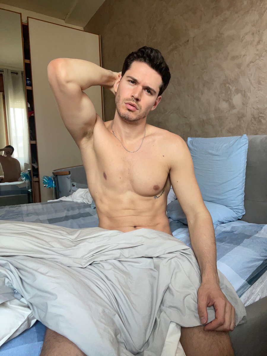 Hunk Babe tweet media