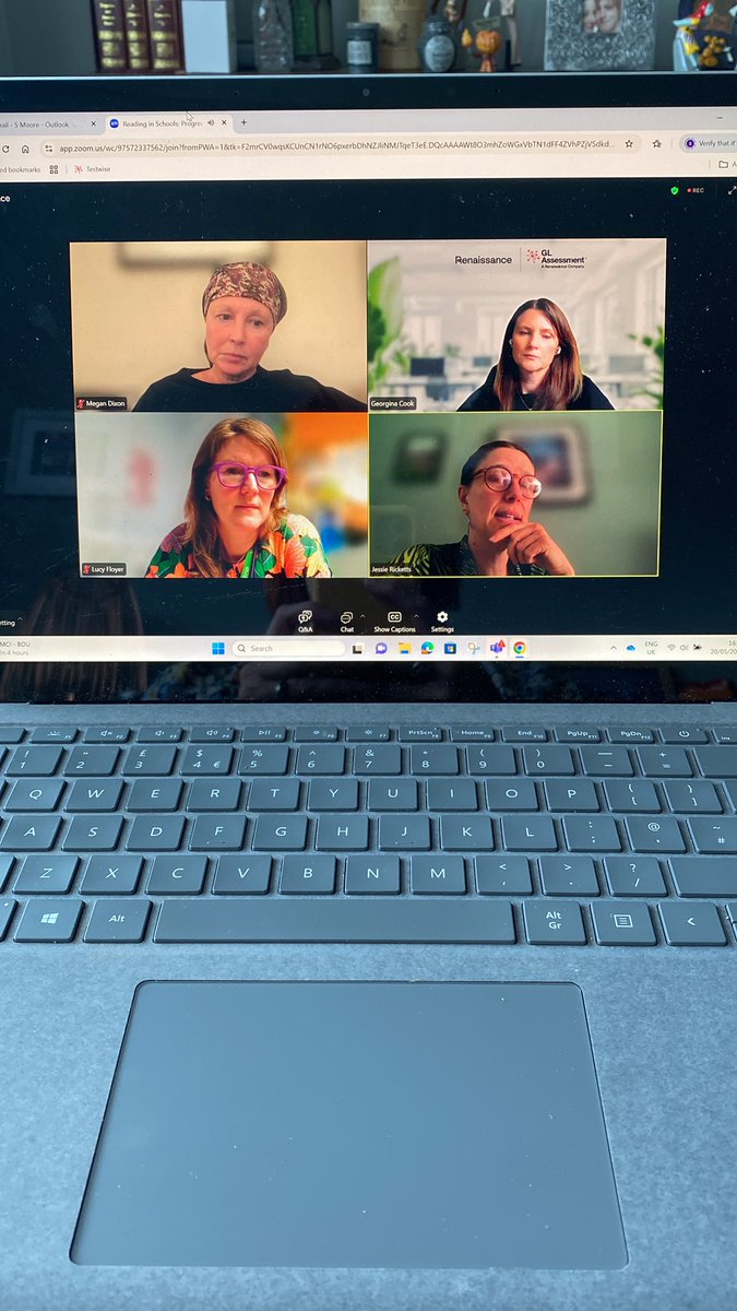 Mrs Moore tweet media