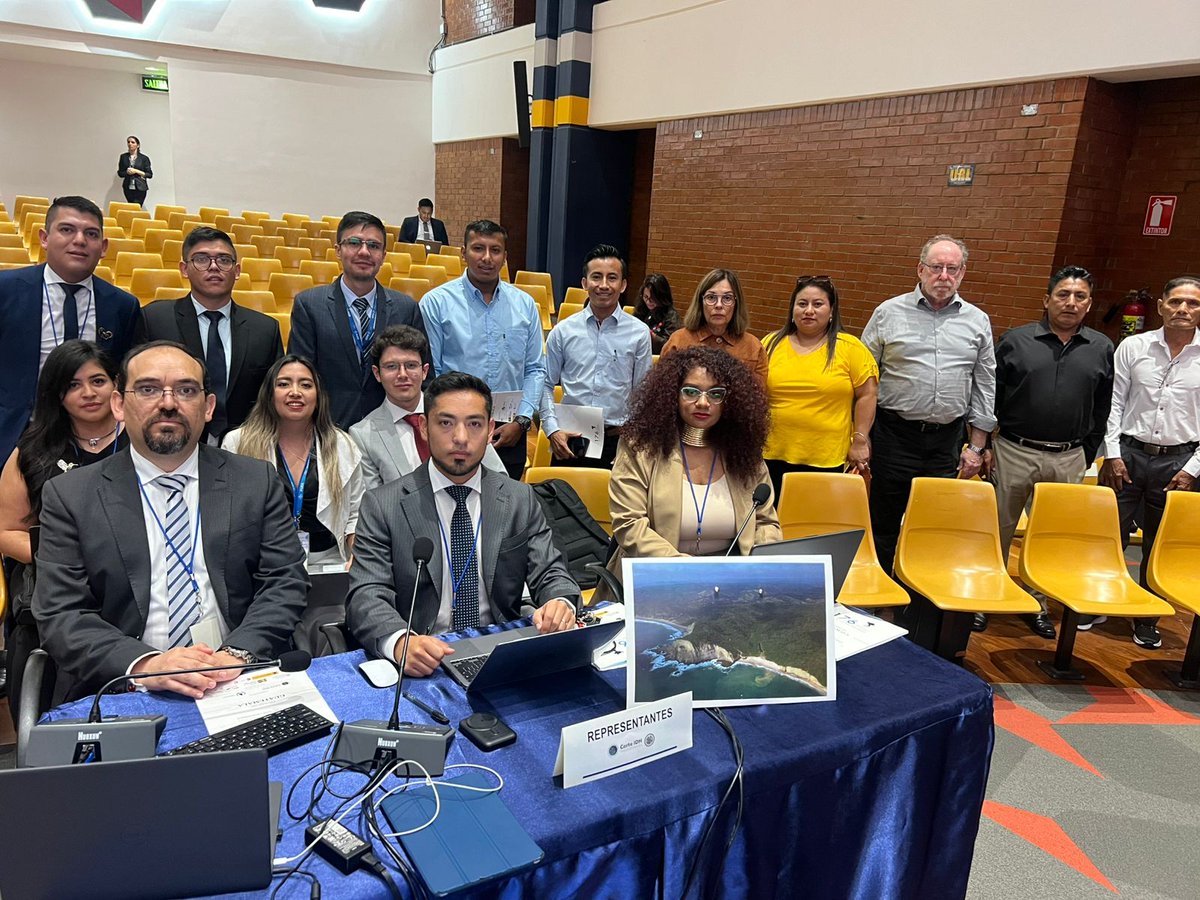 La delegación de comuneros de Salango, junto al equipo jurídico de <a href="/inredh1/">INREDH</a>, <a href="/CDHPUCE/">CDH PUCE</a> y el acompañamiento desde <a href="/LeonidasIzaEc/">Leonidas Iza Salazar</a> <a href="/CONAIE_Ecuador/">CONAIE</a> están presentes en la Audiencia del Caso Comunidad Ancestral de Salango VS. Ecuador ante la <a href="/CorteIDH/">Corte Interamericana de Derechos Humanos</a> 

#SalangoResiste