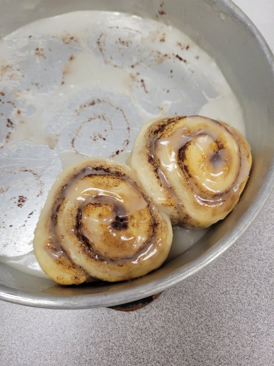 Anderson_FCS's tweet image. Cinnamon rolls for the win!! #CookingClass #CrazyWeek #AHSisFamily