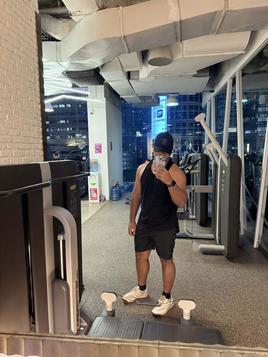yourmrfox's tweet photo. Need gym buddy! Anyone? https://t.co/uc89ozrFol