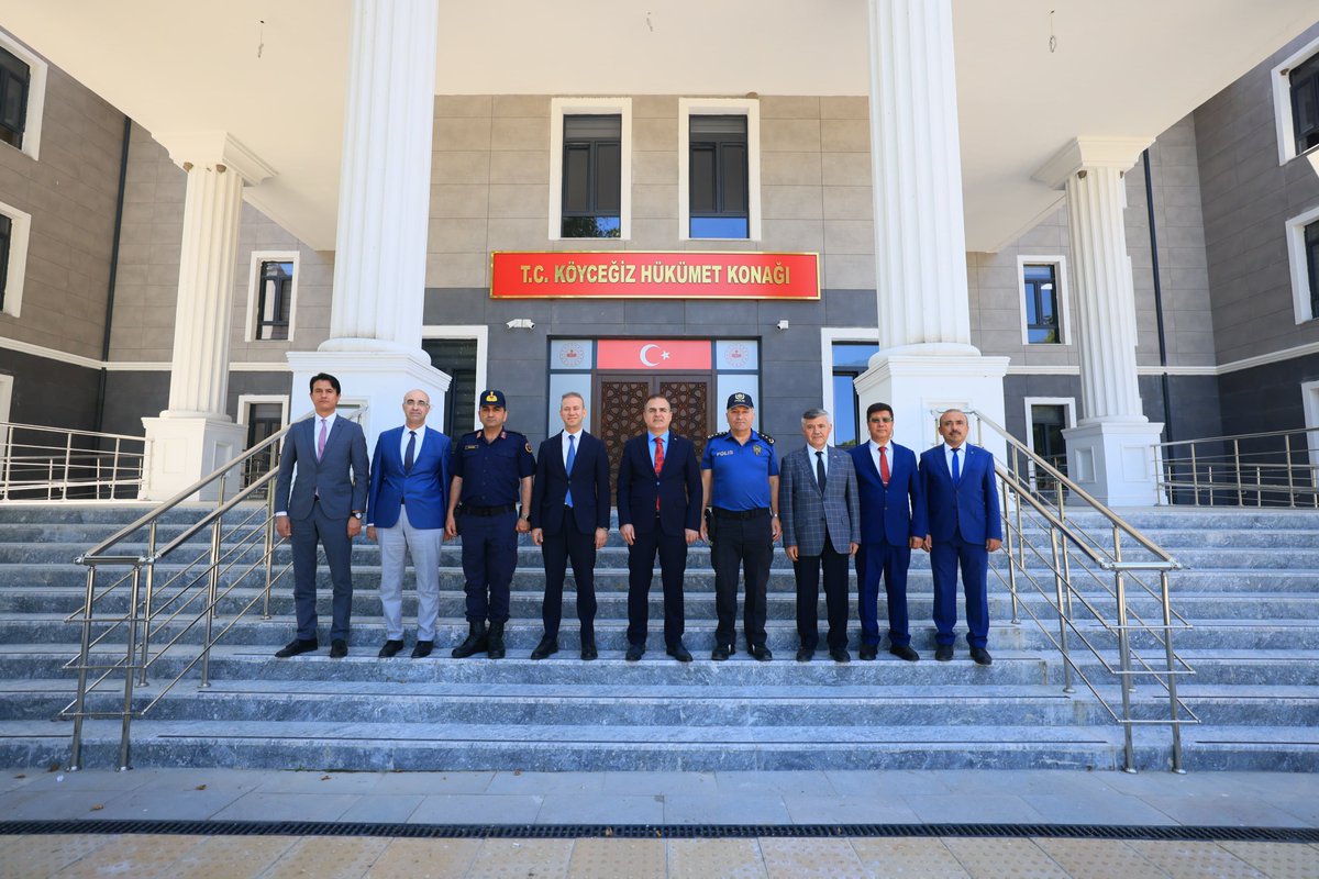 Valimiz Sayın Dr. İdris Akbıyık Köyceğiz Kaymakamlığını ziyaret etti.

Köyceğiz Kaymakamı Mustafa Maslak'tan İlçede yapılan çalışmalar hakkında bilgi alan Valimiz Sayın Dr. İdris Akbıyık yapılması planlanan altyapı ve üstyapı projeleri hakkında istişarelerde bulundu.