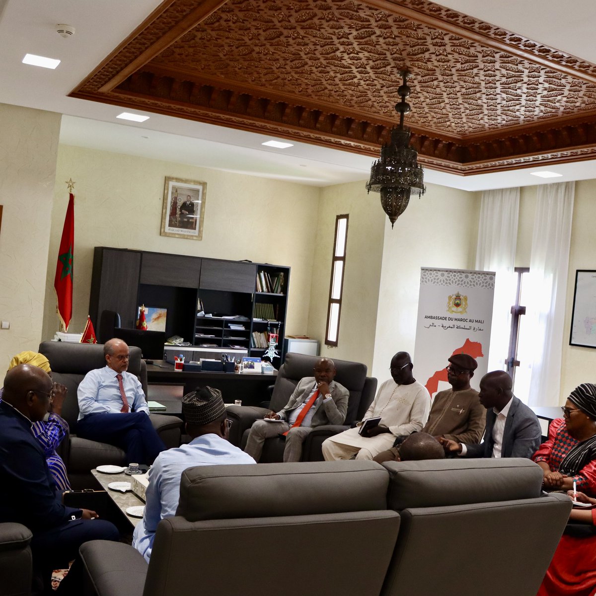 MoroccoinMLI's tweet photo. M. @DrissIsbayene, Pt du Gpe des Ambassadeurs Africains, a reçu, ce 20 mai, aux côtés de ses homologues  #Tchad  &amp; #Guinée, 1 délégation de la #FECAM,  conduite par le Chef de Cab. @malidiaspora  . Au menu, la célébration en commun de la Semaine Africaine 2025. 
@MarocDiplomatie https://t.co/dgMUnjP3fn