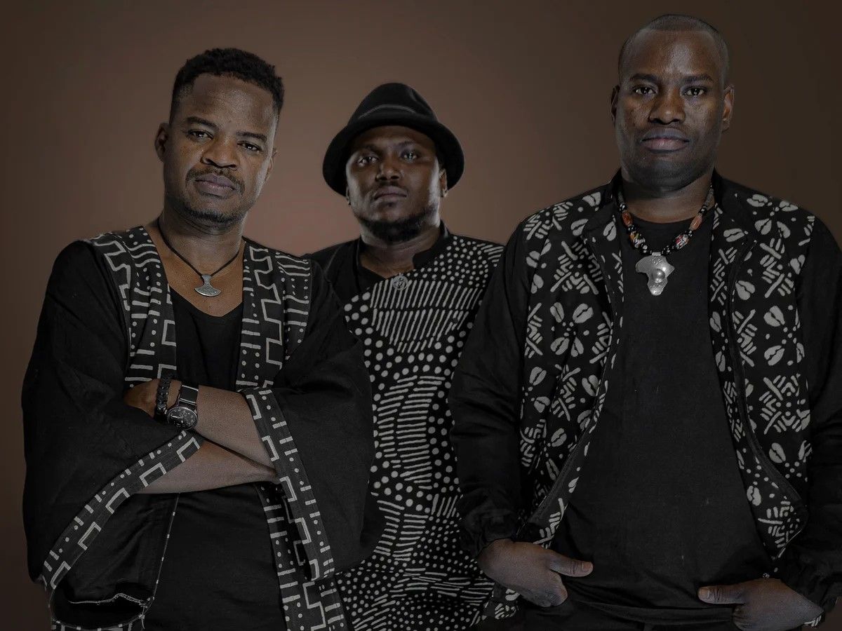 #Mundofonías 2025 #34 🏆🎵🌍
#Transglobal World Music Chart | Mayo / May 2025
Congrats: Songhoy Blues!!
🎶 Ra di Spina, Ensemble Marani, Boubacar Traoré, Jupiter &amp; Okwess, Rizwan-Muazzam Qawwali, Mara Aranda, Nidia Góngora, Savina Yannatou / Lamia Bedioui
mundofonias.com/wp/?p=8646