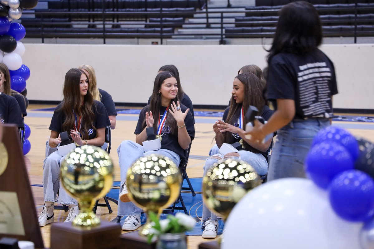 Northwest ISD (@northwestisd) on Twitter photo National and state champions has a nice RING to it!💙💍🏆🖤
<a href="/ByronNelsonHigh/">Byron Nelson HS</a> celebrated the 2024 UIL 6A Division II Volleyball State Champions and their top national ranking with a ring ceremony!
Congratulations to the Bobcats on a legendary season!
📸bit.ly/43CXHd9 National and state champions has a nice RING to it!💙💍🏆🖤
<a href="/ByronNelsonHigh/">Byron Nelson HS</a> celebrated the 2024 UIL 6A Division II Volleyball State Champions and their top national ranking with a ring ceremony!
Congratulations to the Bobcats on a legendary season!
📸bit.ly/43CXHd9