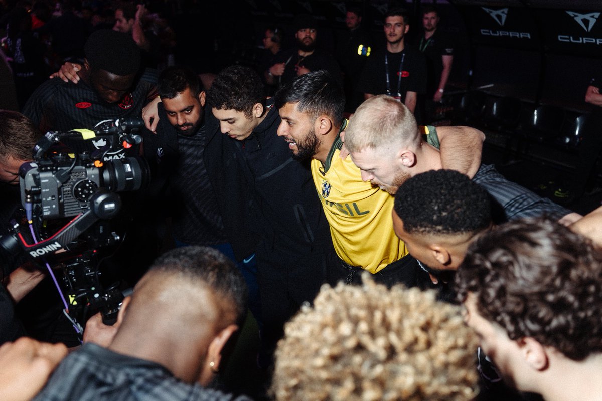 Sporttiersltd's tweet image. It was an all-Sporttiers affair at @BallerLeagueUK last night - with Head Coach @JournoJung joining our Ambassador @ArjunJung on the sideline for M7 FC’s game against N5. The boys orchestrated a brilliant win for M7 FC - against a team led by the Arsenal invincibles. #coachlife