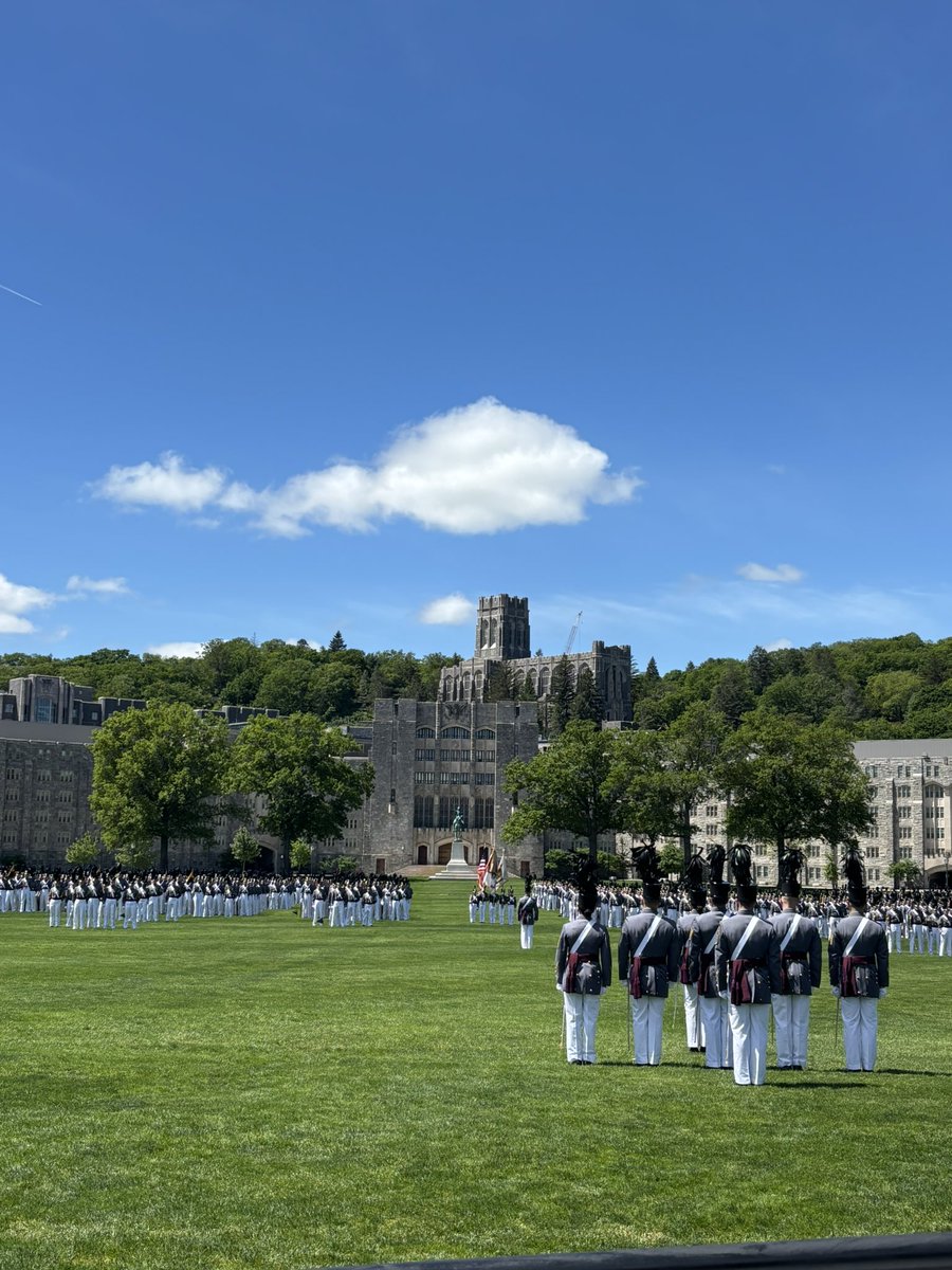 A beautiful day for a parade 🇺🇸

Only at #WestPoint