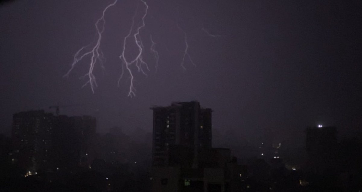 stillnospeech's tweet photo. #MumbaiRains https://t.co/9WY948ccrj
