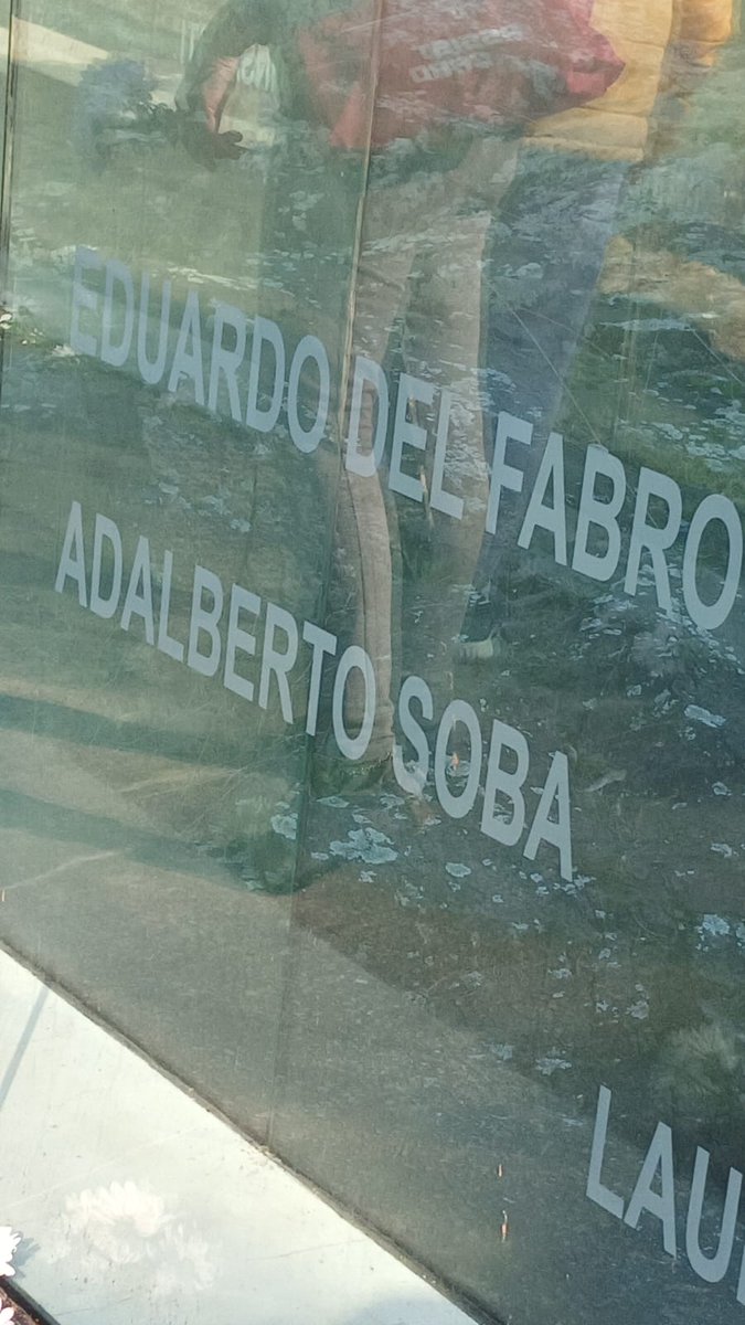 plomitobastion's tweet photo. Un año más...
Un año más, en aturdidor silencio, la masa recorrerá la ciudad apretando las gargantas, esperando el momento  exacto de gritar a los 4 vientos presentes...   como siempre...   más que nunca...   hasta que no falte nadie. https://t.co/SVgP0TG0jA