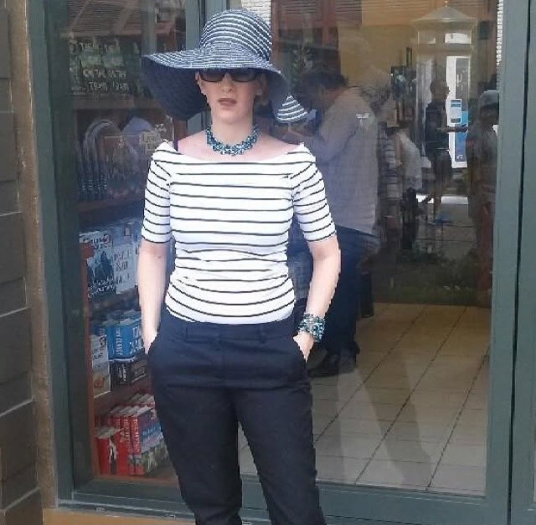 GloriaF97700492's tweet image. #bighat
#sunshades
#style