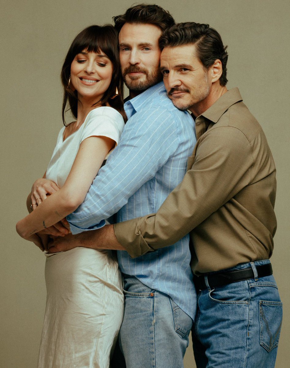 updatingcevans's tweet image. chris evans, dakota johnson, and pedro pascal for ‘materialists’ press