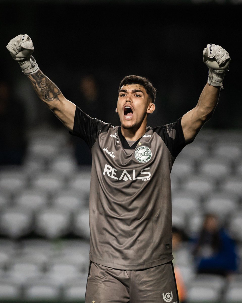 Rogerio Scarione (@rogerioscarione) on Twitter photo Pedro Morisco mostrou, diante do América-MG, porque é o titular absoluto do gol do Coritiba:
- 11 defesas
- 4 defesas difíceis
- 100% de saídas certas do gol
- 100% de duelos ganhos
- 75% de passes certos
- 2 cortes fora da área
Nota no <a href="/SofascoreBR/">Sofascore Brasil</a>: 9.8 🔥
📸 <a href="/obkzphoto/">Igor Barrankievicz</a> Pedro Morisco mostrou, diante do América-MG, porque é o titular absoluto do gol do Coritiba:
- 11 defesas
- 4 defesas difíceis
- 100% de saídas certas do gol
- 100% de duelos ganhos
- 75% de passes certos
- 2 cortes fora da área
Nota no <a href="/SofascoreBR/">Sofascore Brasil</a>: 9.8 🔥
📸 <a href="/obkzphoto/">Igor Barrankievicz</a>