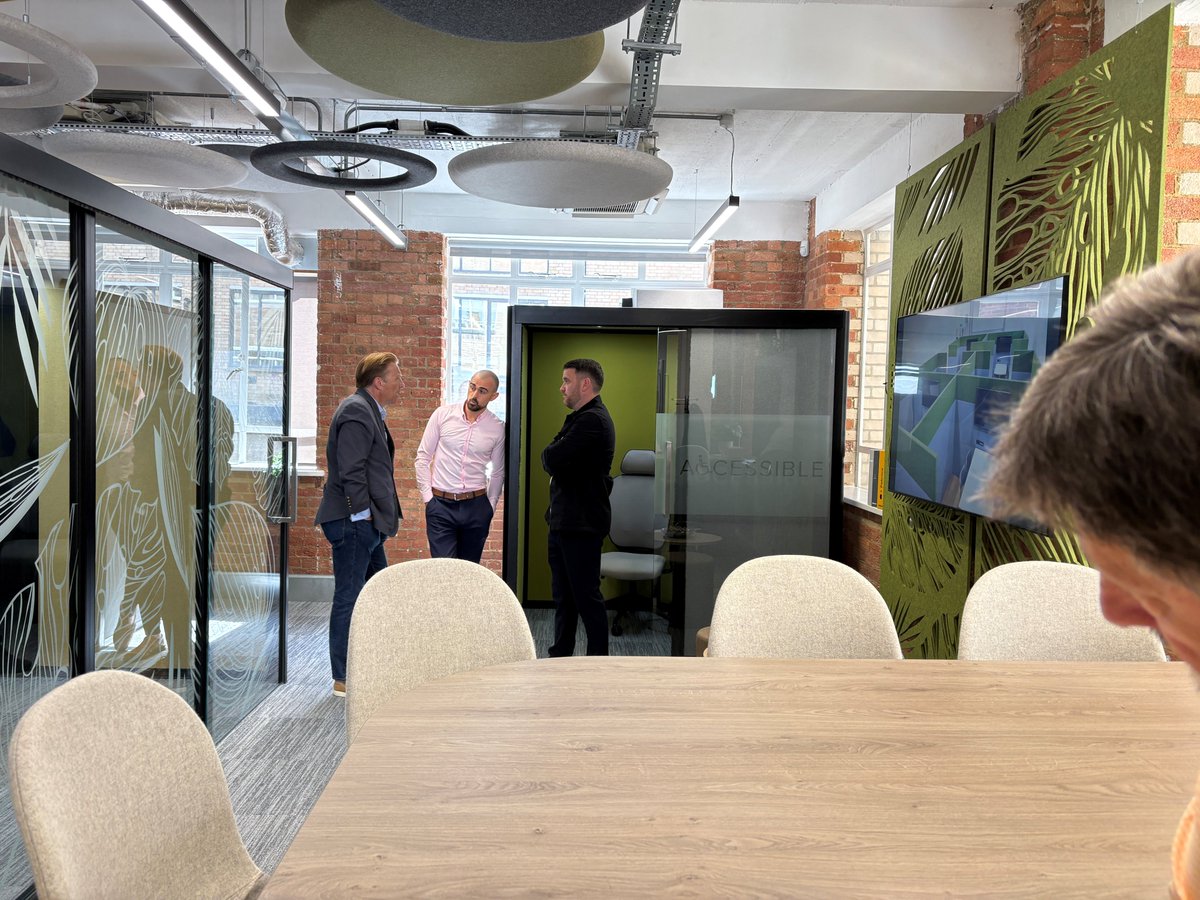 Clerkenwell Design Week day one in full swing! Lovely to see so many of you already. 

Come and join us for a drink at 10 Great Sutton Street, First Floor and try out our new Revive pod, boasting improved acoustics and sleek aesthetic!

 #CDW2025 #showroom #pods #booths
