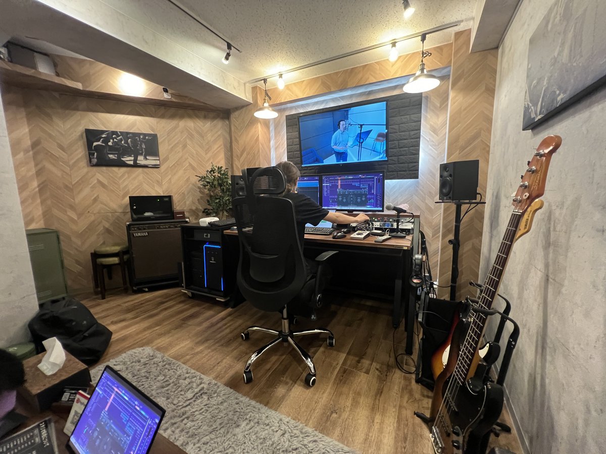「今日はいつものイベント3UPのコンピに収録する楽曲のラップ&amp;ボーカル収録」|ソレガシ16bitのイラスト