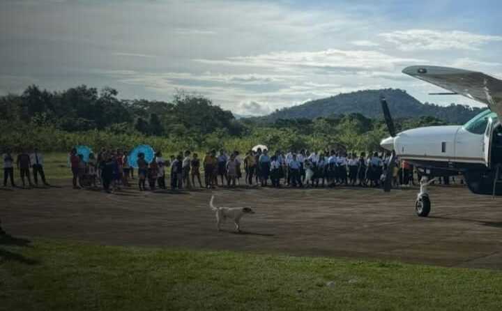 criticaenlinea's tweet photo. #NacionalCri Protesta escolar impide despegue de avión en Darién
https://t.co/LVuj35tT1Y https://t.co/mCHOh5GQbv