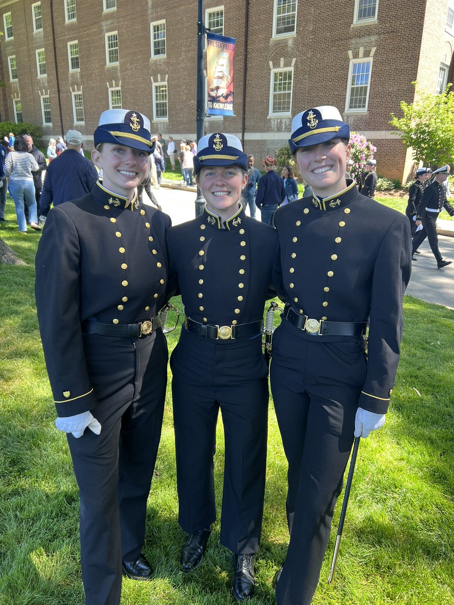 uscga_wbb's tweet image. Sunset Review🌅 and Grad Review🎓! One more day until they graduate!
.
#gocoastguard #legacy