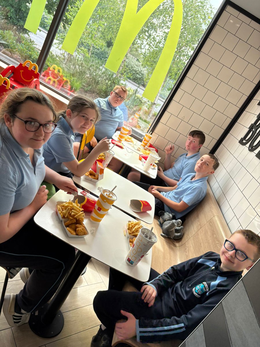 stmarysnsLK's tweet image. Fun day out to end the year for Ms McNamara’s class. Super work all year round deserves a nice treat 🩵 🎳 🍔 🍟 #SuperYear