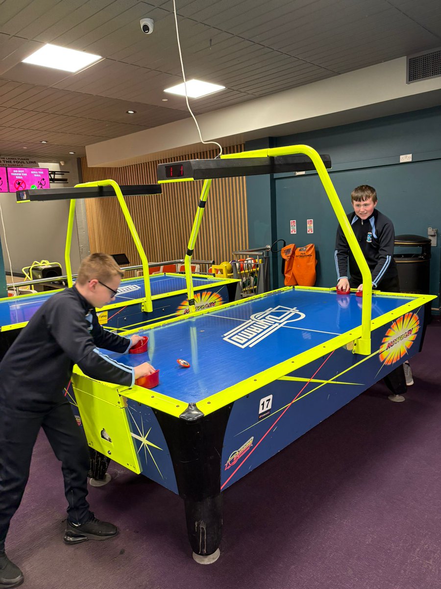 stmarysnsLK's tweet image. Fun day out to end the year for Ms McNamara’s class. Super work all year round deserves a nice treat 🩵 🎳 🍔 🍟 #SuperYear