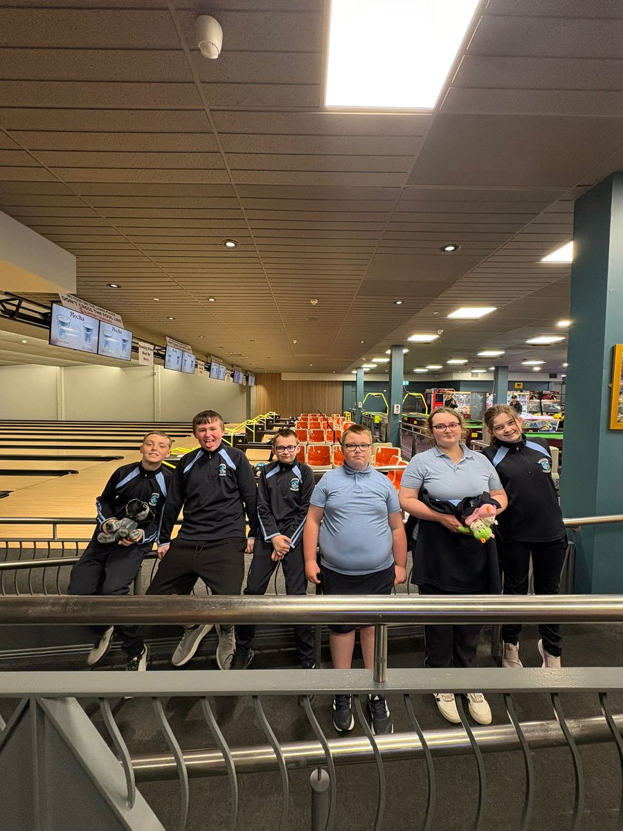 stmarysnsLK's tweet image. Fun day out to end the year for Ms McNamara’s class. Super work all year round deserves a nice treat 🩵 🎳 🍔 🍟 #SuperYear