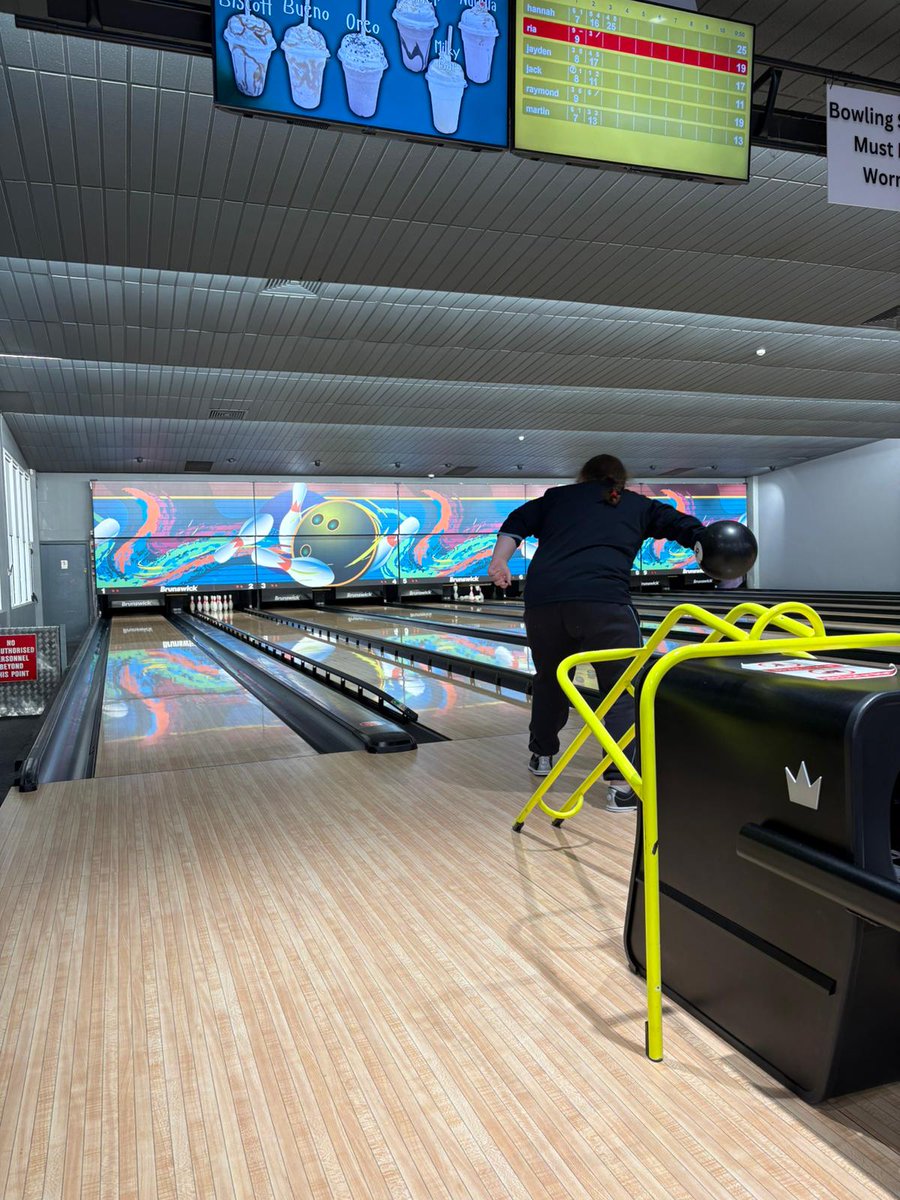 stmarysnsLK's tweet image. Fun day out to end the year for Ms McNamara’s class. Super work all year round deserves a nice treat 🩵 🎳 🍔 🍟 #SuperYear