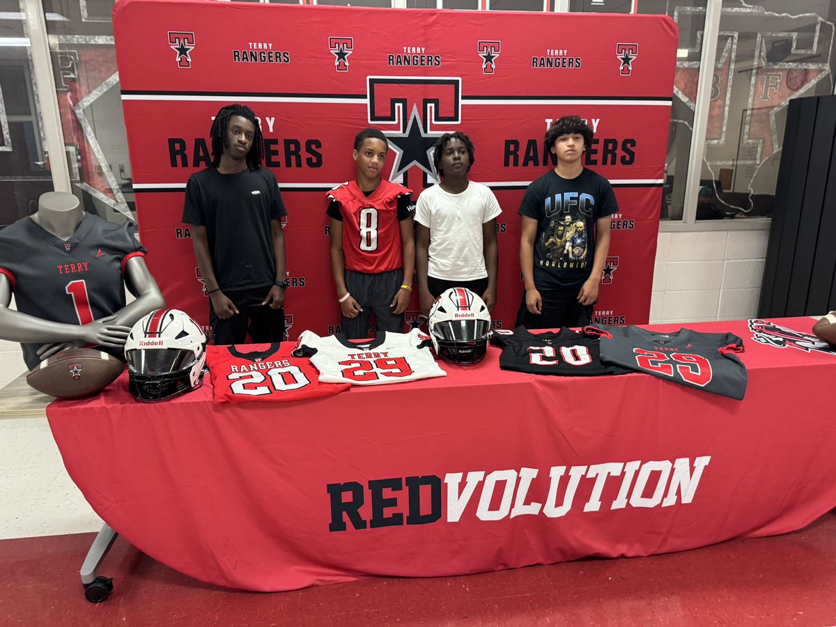 Darnelljackson6's tweet photo. Our incoming freshmen #2029 in the building❗️ https://t.co/wGPclrGUe7